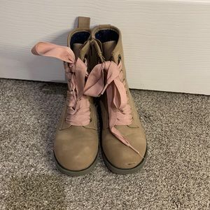 Cat and Jack size 3 boots